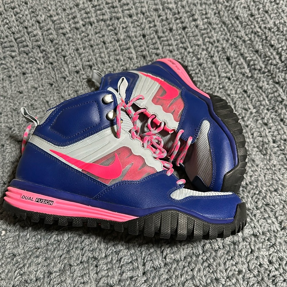 Nike Dual Fusion